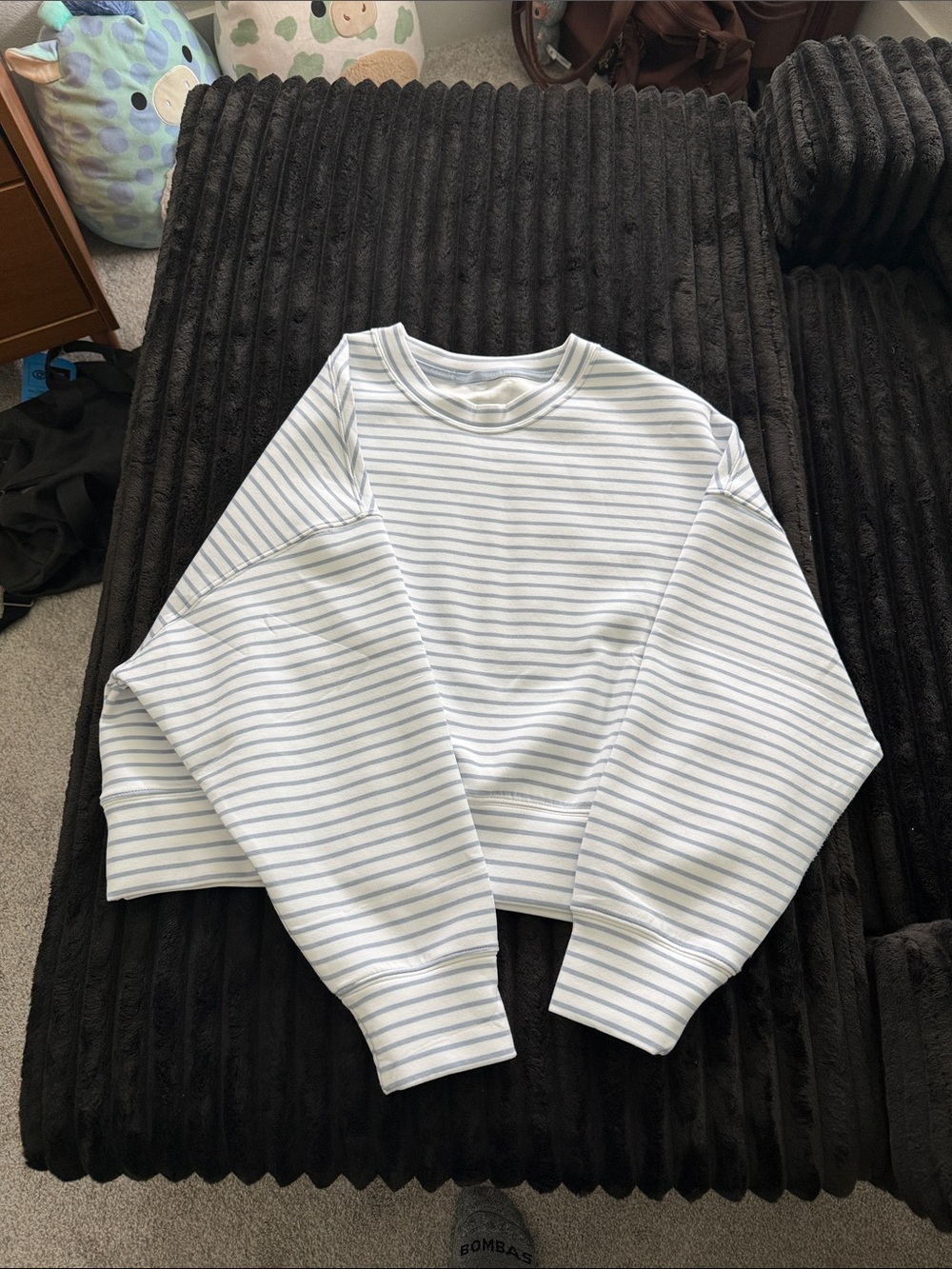 Cropped Striped Crewneck Sweatshirt - White & Light Blue